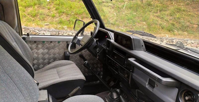 Toyota Fortuner • 1989 • 200,000 km 3