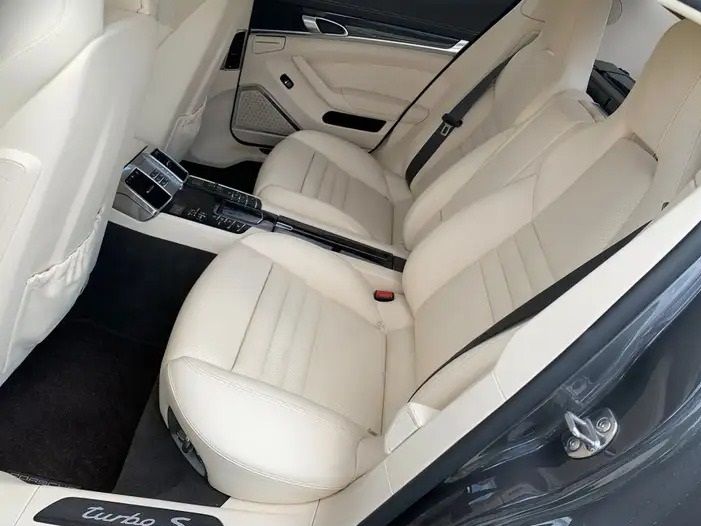 Porsche Panamera • 2012 • 115,000 km 3