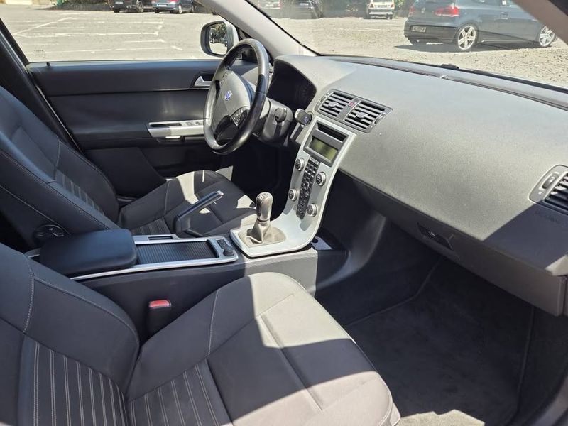Volvo S40 • 2011 • 110,000 km 2