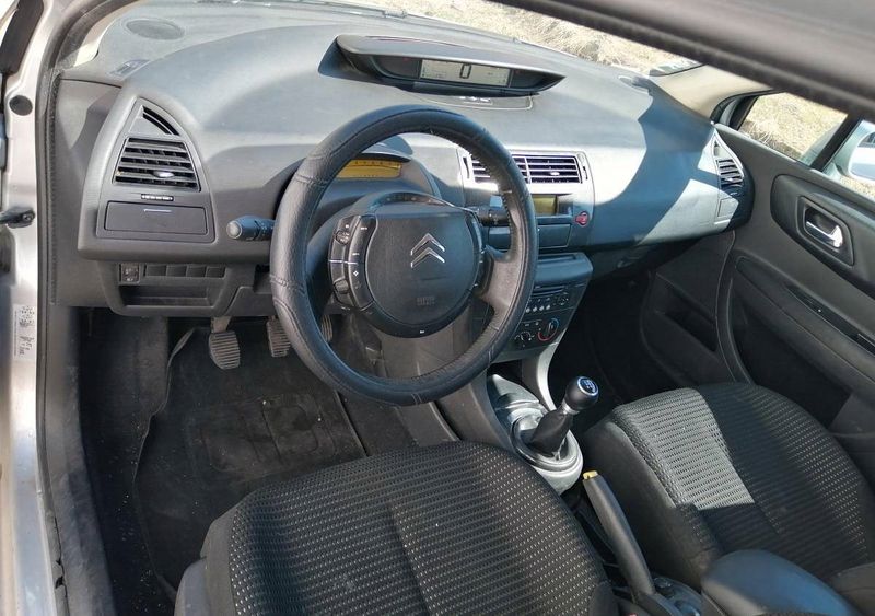 Citroën C4 • 2008 • 250,000 km 5