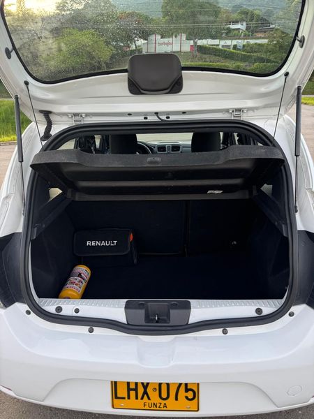 Renault Sandero • 2023 • 60,000 km 6