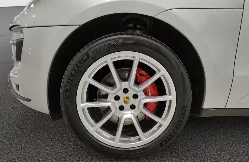 Porsche Macan • 2017 • 61,900 km 11