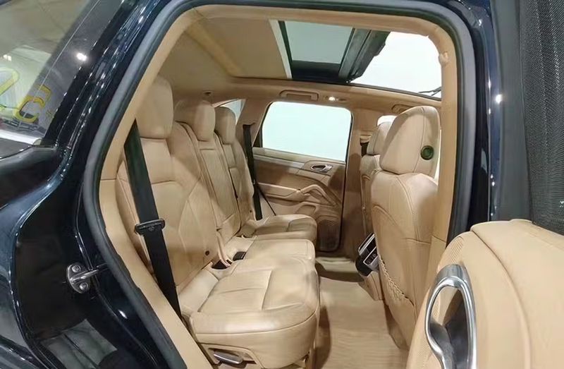 Porsche Cayenne • 2015 • 48,199 km 10