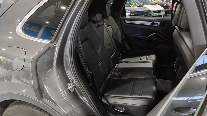 Porsche Cayenne • 2019 • 112,000 km 7