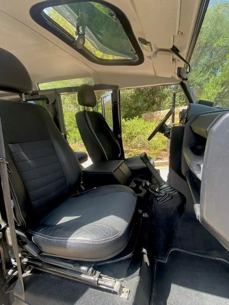 Land Rover Defender • 2010 • 101,000 km 11