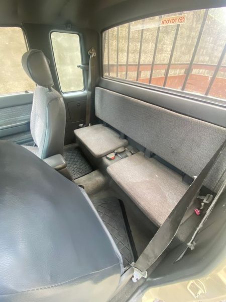 Toyota Hilux • 1992 • 93,000 km 4