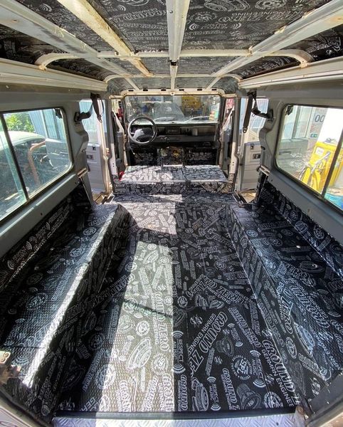 Land Rover Defender • 1997 • 90,000 km 2