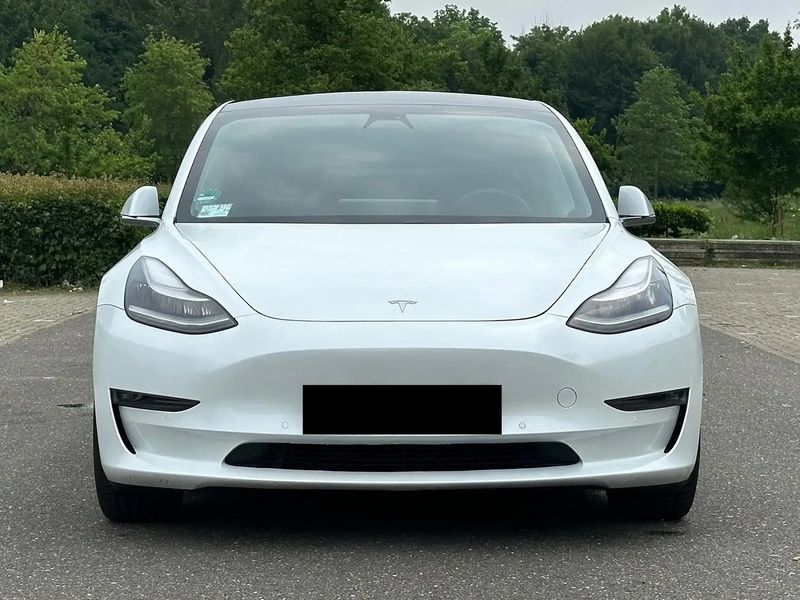 Tesla Model 3 • 2019 • 77,600 km 4