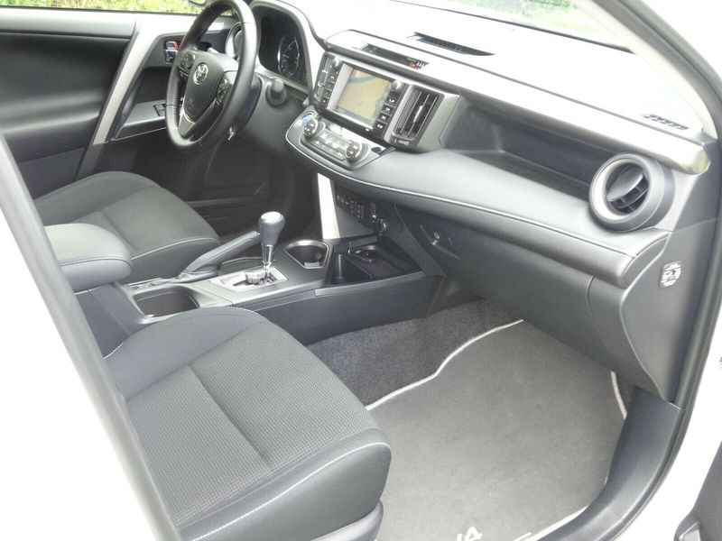 Toyota RAV4 • 2017 • 117,500 km 5