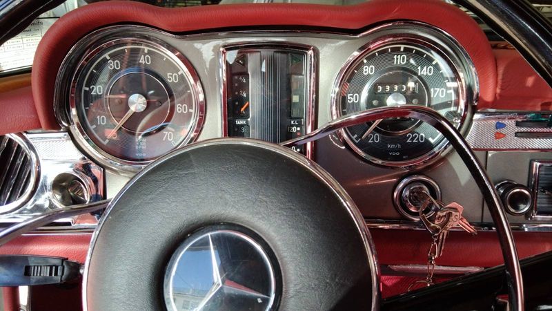 Mercedes-Benz SL • 1965 • 95,000 km 8