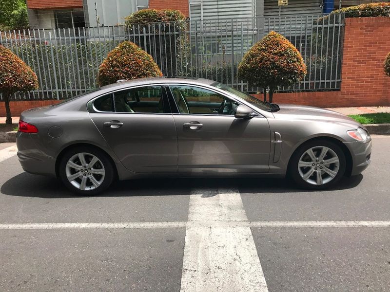 Jaguar XF • 2011 • 130,000 km 5