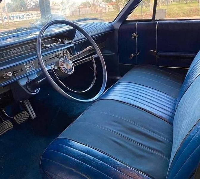 Plymouth Voyager • 1980 • 70,000 km 3