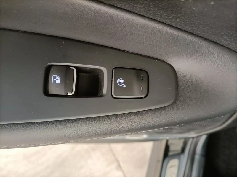 Hyundai Santa Fe • 2024 • 23,860 km 11