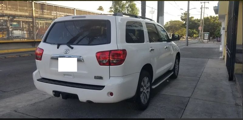 Toyota Sequoia • 2015 • 120,000 km 3