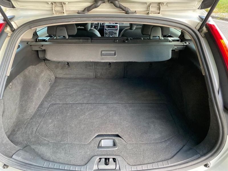 Volvo V60 • 2009 • 129,000 km 5