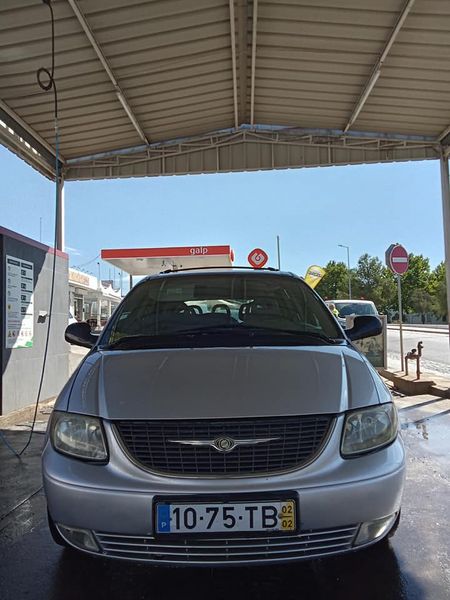 Chrysler Voyager • 2002 • 240,000 km 3