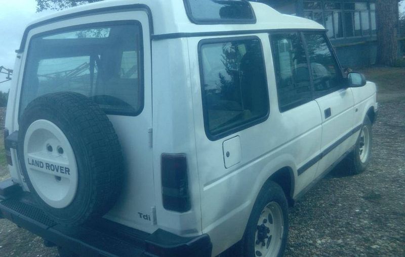 Land Rover Discovery • 1996 • 300,000 km 2
