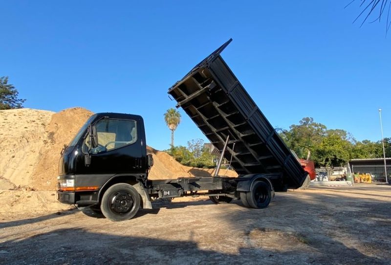 Mitsubishi Fuso canter • 1999 • 370,000 km 2