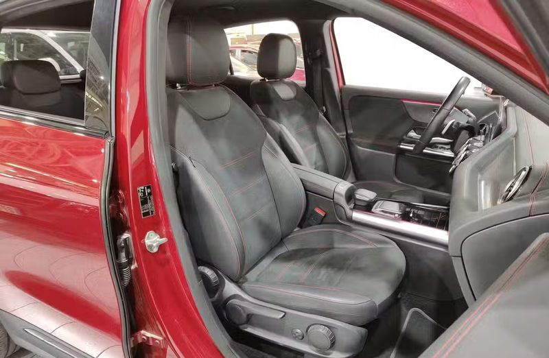 Mercedes-Benz E • 2022 • 51,833 km 10