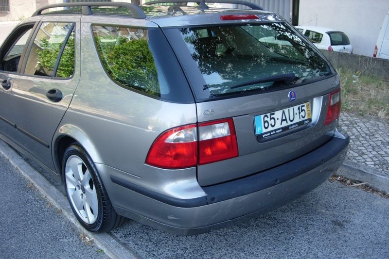 Saab 9-3 • 2005 • 195,000 km 2