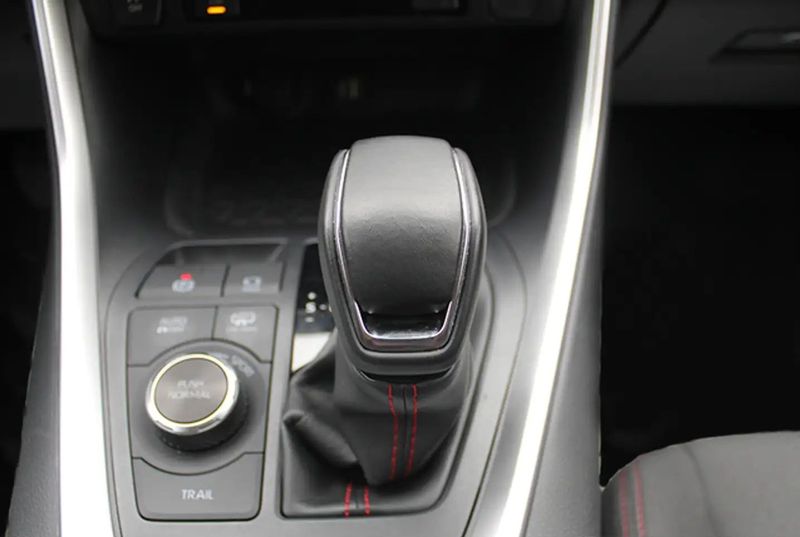 Toyota RAV4 • 2023 • 25,000 km 9