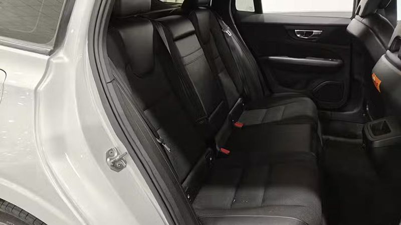 Volvo V60 • 2018 • 81,513 km 11