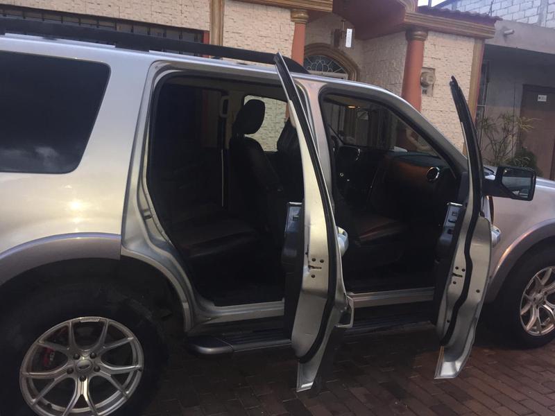 Ford Explorer • 2010 • 145,000 km 2