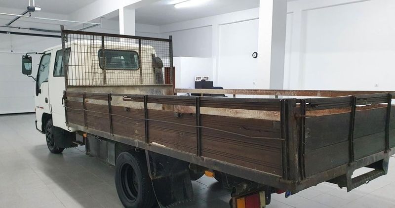 Isuzu Canter • 2001 • 250,000 km 5