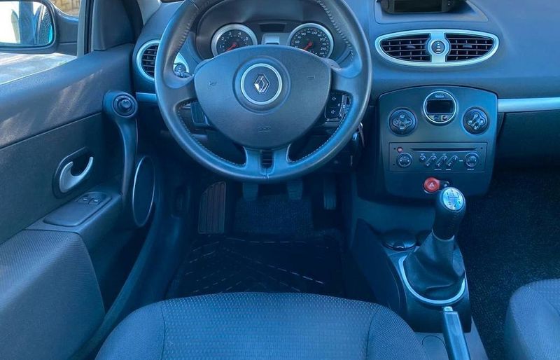 Renault Clio • 2007 • 90,000 km 4