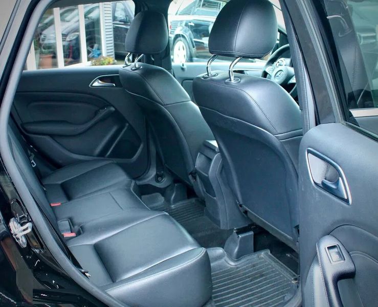 Mercedes-Benz Class B • 2017 • 154,000 km 3