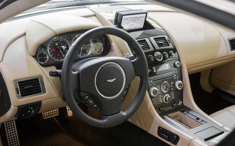 Aston Martin Vantage • 2011 • 21,900 km 1