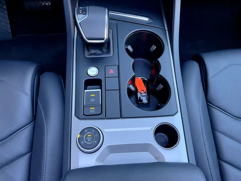 Volkswagen Touareg • 2020 • 69,000 km 12