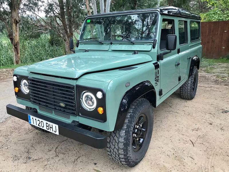 Land Rover Defender • 2001 • 124,000 km 1