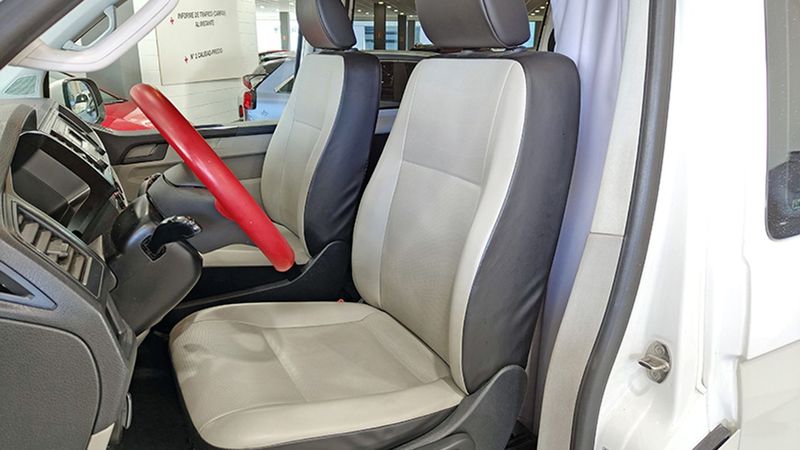 Volkswagen T5 Transporter Shuttle • 2016 • 221,190 km 12