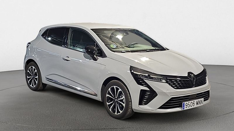 Renault Clio • 2024 • 6,088 km 2