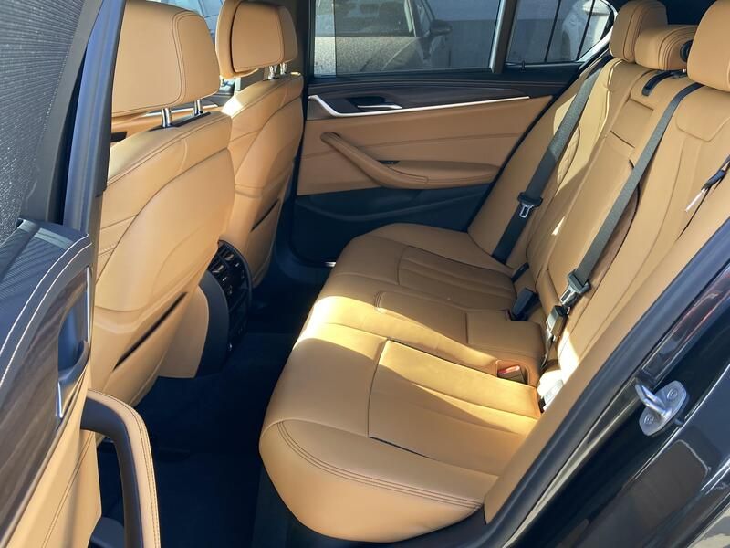 BMW 5 Series • 2021 • 43,912 km 6