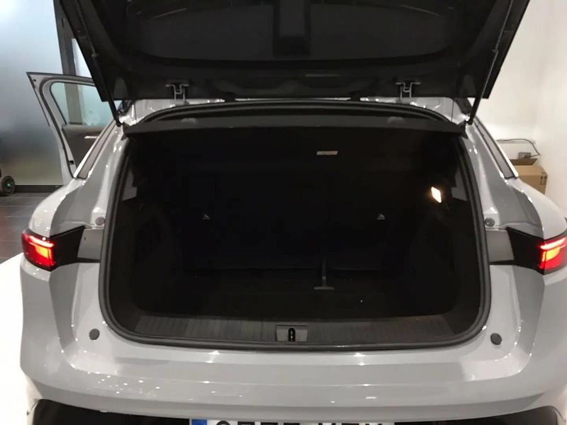 Renault Mégane • 2023 • 12,222 km 9