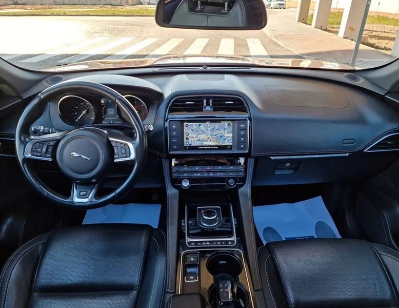 Jaguar F-Pace • 2018 • 195,500 km 8