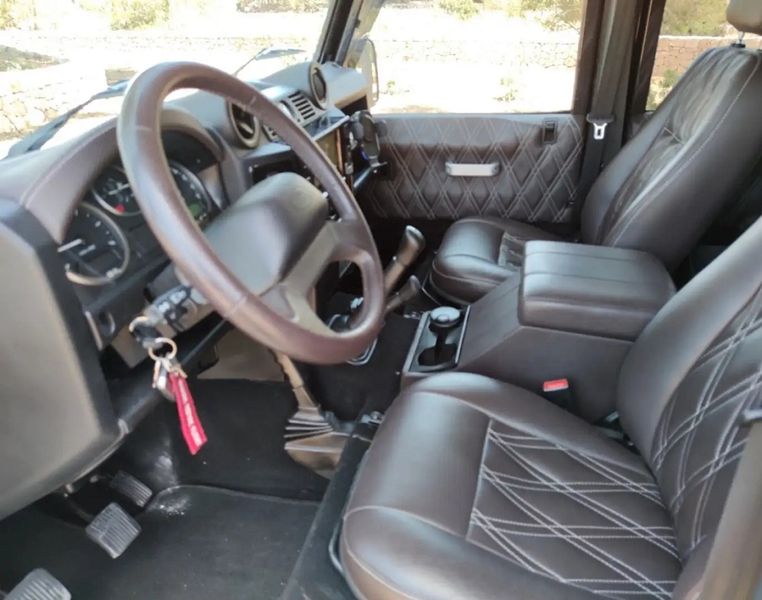 Land Rover Defender • 2014 • 96,700 km 11