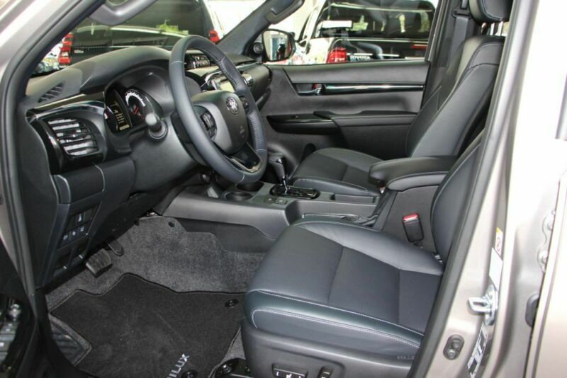 Toyota Hilux • 2022 • 12,765 km 4