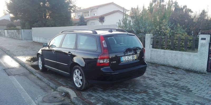 Volvo V50 • 2005 • 79,106 km 2