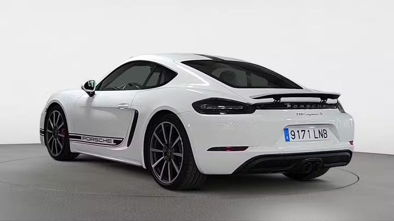 Porsche 718 Cayman • 2021 • 39,786 km 3