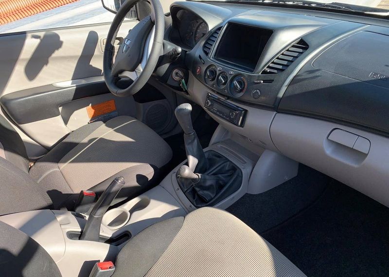 Mitsubishi L200 Pick up • 2015 • 120,000 km 4