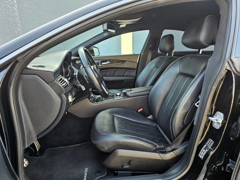 Mercedes-Benz CLS • 2012 • 117,000 km 2