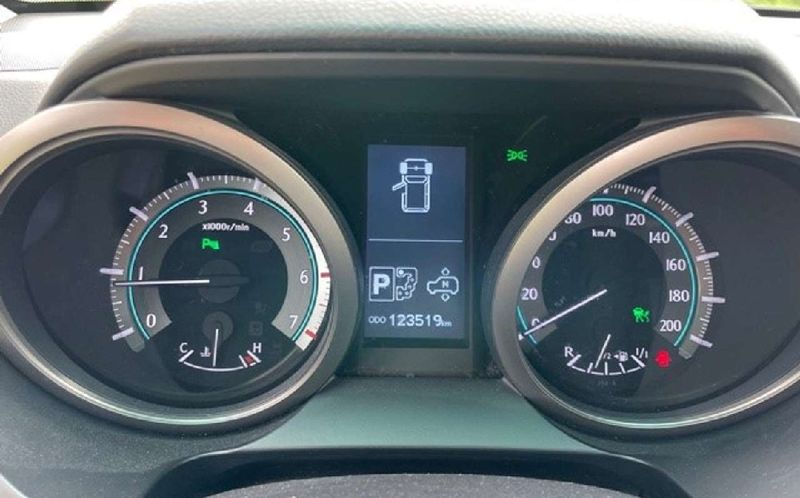 Toyota Land Cruiser • 2010 • 123,500 km 4