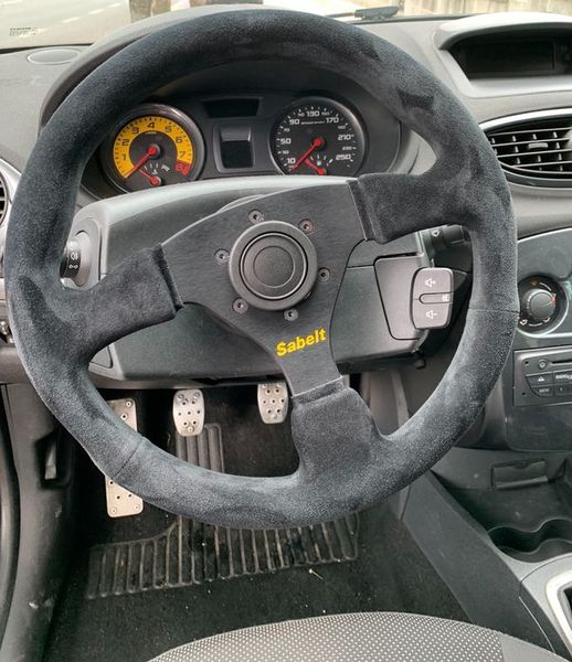 Renault Clio • 2009 • 130,000 km 3