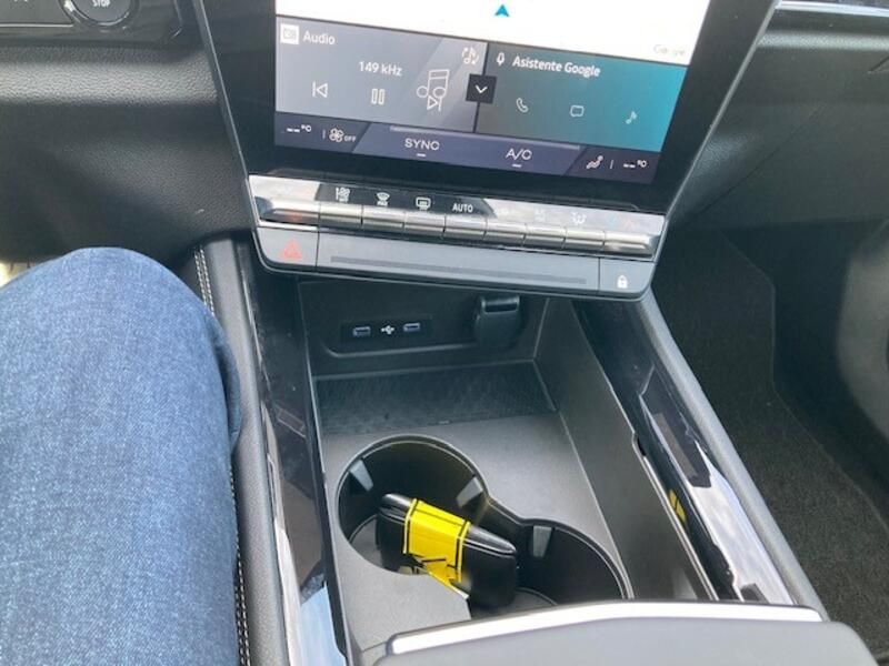 Renault Captur • 2024 • 3,542 km 43