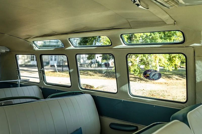 Volkswagen Multivan • 1965 • 59,500 km 9