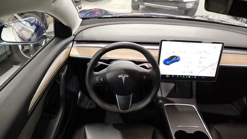 Tesla Model 3 • 2022 • 37,418 km 8