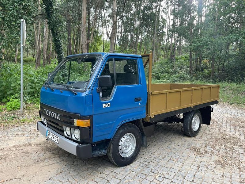 Toyota Dyna • 1987 • 257,000 km 3